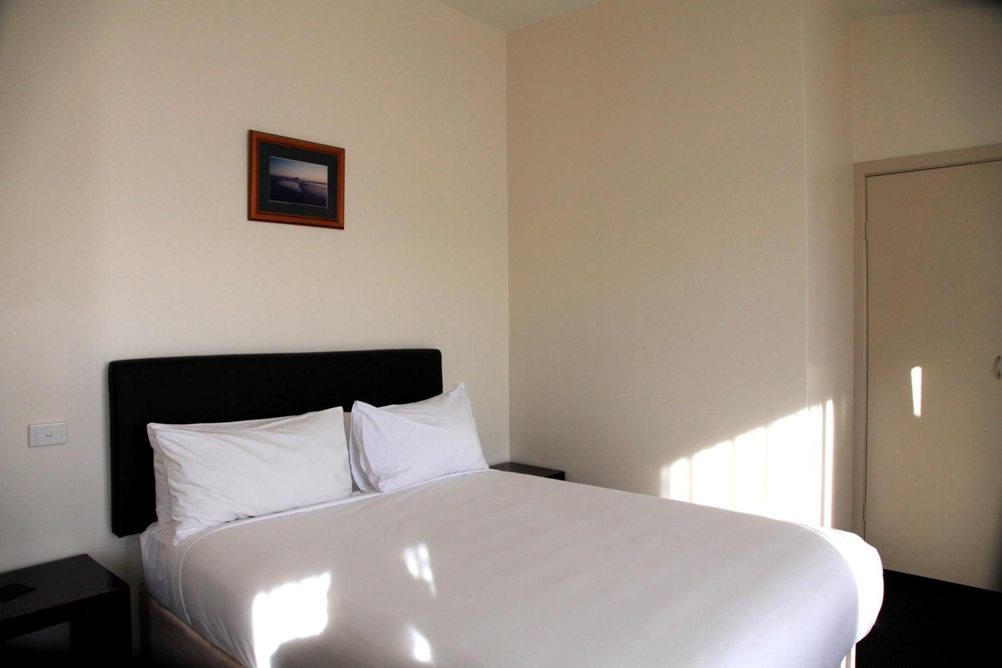 Travellers Motor Village Newcastle Rum bild