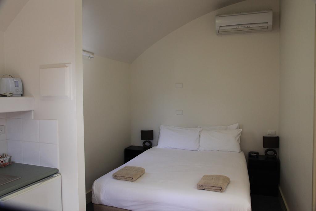 Travellers Motor Village Newcastle Rum bild